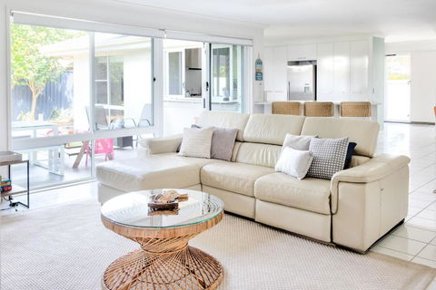 Relax At Bokarina Beach House Walk To Beach Relax By The Pool - Melbourne Tourism 0
