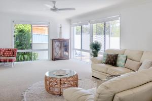 Relax At Bokarina Beach House Walk To Beach Relax By The Pool - Melbourne Tourism 5