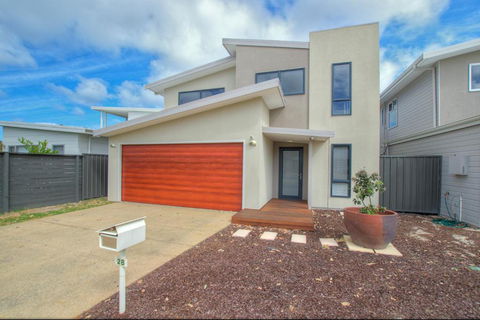 A Little Luxury In Town - Melbourne Tourism 0
