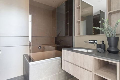 A 2BR Apt With Amazing City Views, FREE Parking - Melbourne Tourism 2