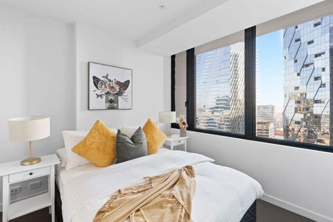 A 2BR Apt With City Views Next To Southern Cross - Melbourne Tourism 0