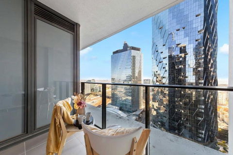 A 2BR Apt With City Views Next To Southern Cross - Melbourne Tourism 2