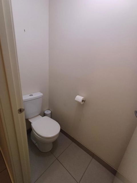 A Beautiful And Spacious Home - Melbourne Tourism 1