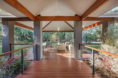 A Bush Utopia - Melbourne Tourism 2