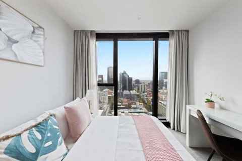 A Chic 2BR Apt Near Melbourne CBD W FREE Parking - Melbourne Tourism 0
