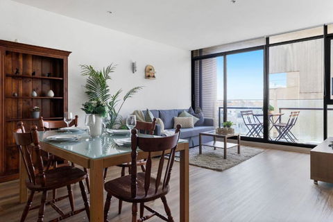 A Chic 2BR Apt Near Melbourne Uni FREE Parking - Melbourne Tourism 0