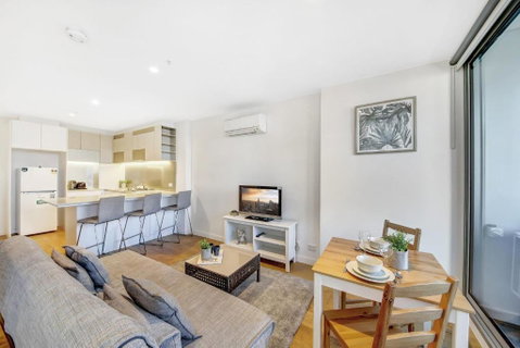 A Chic 2BR Apt Near Southern Cross City Views - Melbourne Tourism 0