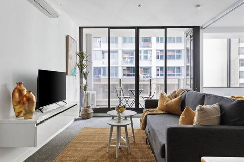 A Chic 2BR Apt Near Southern Cross, With Secure Parking - Melbourne Tourism 0