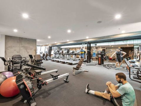 A Chic 2BR Apt Near Southern Cross, With Secure Parking - Melbourne Tourism 3