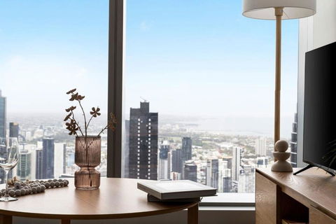 A Chic 2BR Apt With Panoramic Views FREE Parking - Melbourne Tourism 0