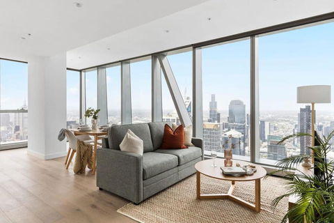 A Chic 2BR Apt With Panoramic Views FREE Parking - Melbourne Tourism 1