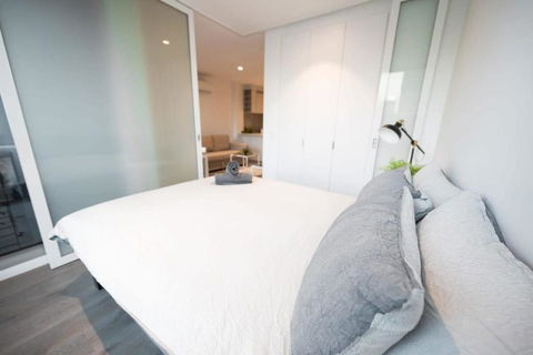 A Chic 2BR CBD Apartment Near Southern Cross - Melbourne Tourism 1