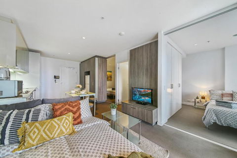 A Chic 2BR Home Near Southern Cross City Views - Melbourne Tourism 2