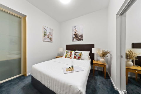 A Chic Apartment On Bourke St Near Chinatown - Melbourne Tourism 1