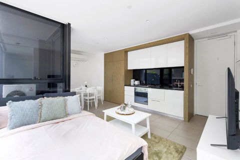 A Chic Apt With A Large Balcony Next To Grand Prix - Melbourne Tourism 1