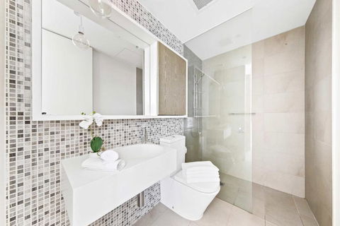 A Chic Apt With A Large Balcony Next To Grand Prix - Melbourne Tourism 4