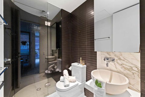 A Chic & Comfy 2BR Apt Near Federation Square - Melbourne Tourism 3