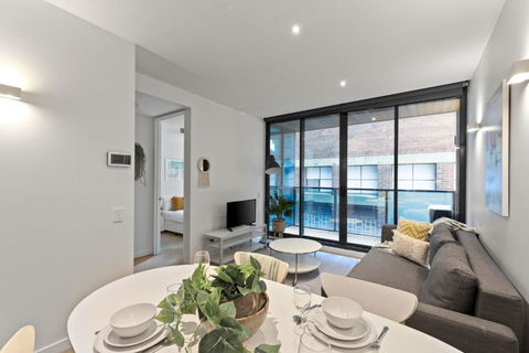 A Chic & Comfy 2BR Apt Near Federation Square - Melbourne Tourism 4