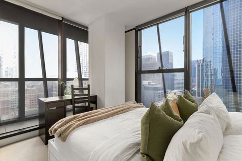 A Chic & Comfy 2BR Apt On Collins With City Views - Melbourne Tourism 1