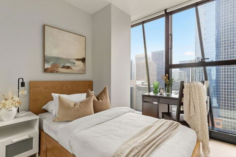 A Chic & Comfy 2BR Apt On Collins With City Views - Melbourne Tourism 4