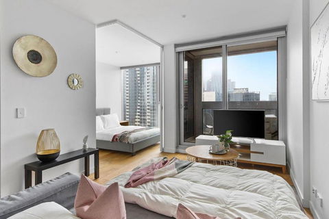 A Chic & Lovely 2BR Apt CBD With City Views - Melbourne Tourism 3