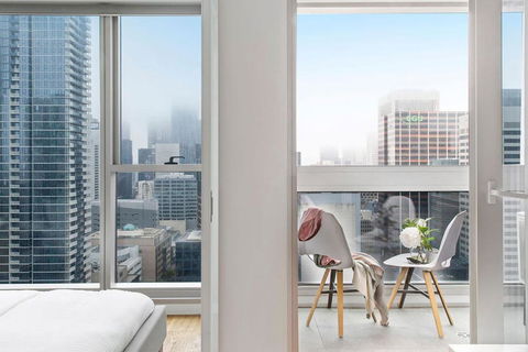 A Chic & Lovely 2BR Apt CBD With City Views - Melbourne Tourism 4