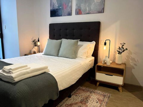 A City Oasis - Full Apartment With Balcony - Melbourne Tourism 4