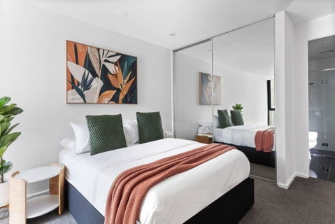 A Modern 2BR Apt With City Views FREE Parking - Melbourne Tourism 2