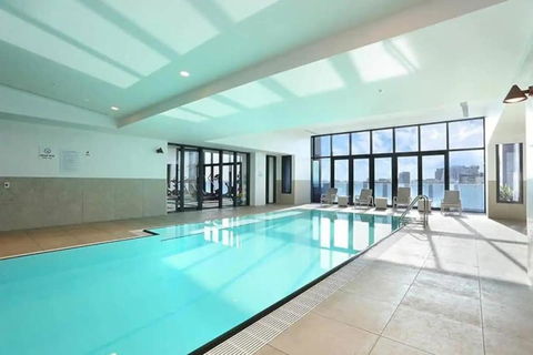A Modern & Cozy 2BR Apartment With City Views - Melbourne Tourism 2