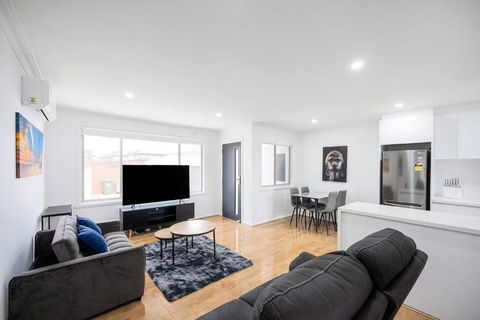A Private Hideaway With Large Backyard And CarParks - Melbourne Tourism 0