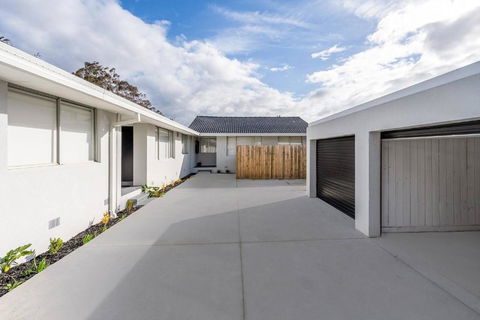 A Private Hideaway With Large Backyard And CarParks - Melbourne Tourism 4