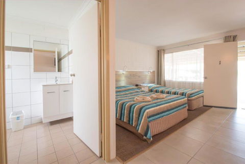 A & A Motel - Melbourne Tourism 3
