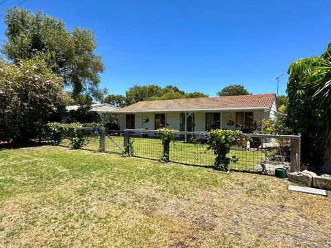 Abbey Beach Fun By The Sea - Melbourne Tourism 0
