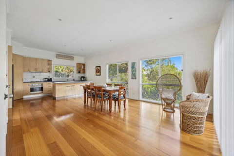 Abbott Abode - Melbourne Tourism 4