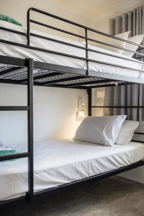 Abode Mooloolaba, Backpackers & Motel Rooms - Melbourne Tourism 1