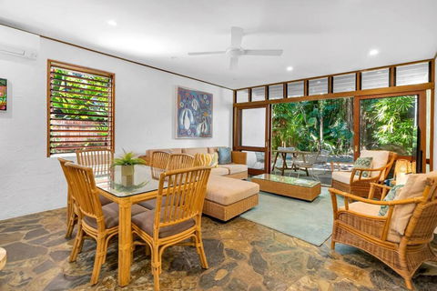 Absolute Beachfront, Heart Of Port Douglas - 24 S - Melbourne Tourism 0