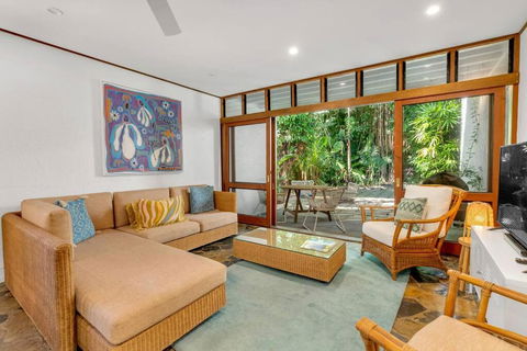 Absolute Beachfront, Heart Of Port Douglas - 24 S - Melbourne Tourism 1