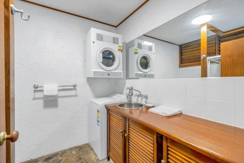 Absolute Beachfront, Heart Of Port Douglas - 24 S - Melbourne Tourism 4