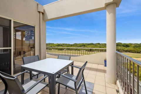 Absolute Beachfront Retreat On The Esplanade - Melbourne Tourism 1