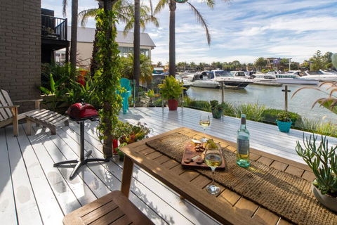 Absolute Waterfront Marina Views - Melbourne Tourism 4