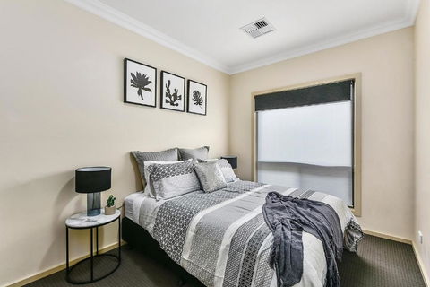 Accommodation On Lansell 1 Being Unit 1 Of 6 Lansell Street - Melbourne Tourism 3