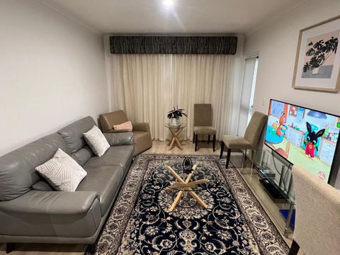 ADELAIDE CBD APARTMENT - 3BR, 2BATH & CARPARK - Melbourne Tourism 1