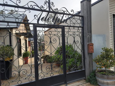 Adelphi Apartment 2- Poolside Or Apartment 2A- King Studio - Melbourne Tourism 1