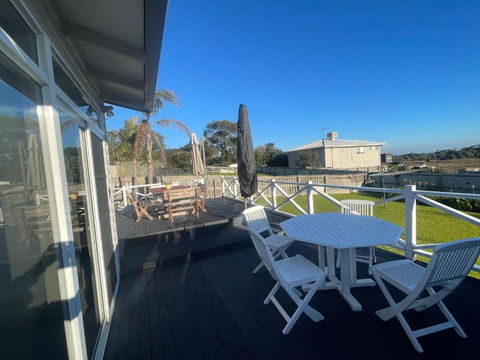 Ahoy Family Beach Escape - Melbourne Tourism 0