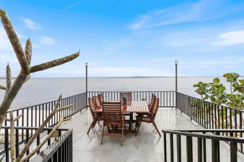 Absolute Waterfront Hidden Gem Toukley - Melbourne Tourism 0