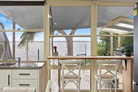 Absolute Waterfront Hidden Gem Toukley - Melbourne Tourism 3