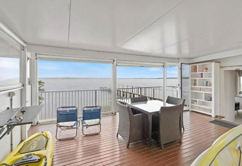 Absolute Waterfront Hidden Gem Toukley - Melbourne Tourism 1