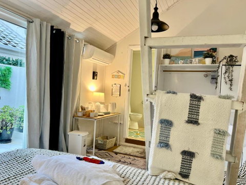 Affordable Luxury Room - Melbourne Tourism 4