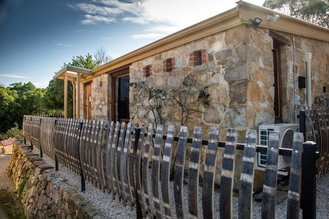 A Romantic Uraidla Studio - Melbourne Tourism 0