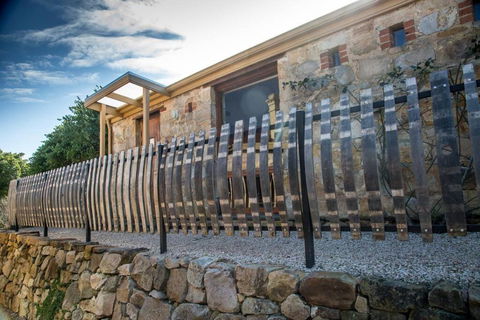 A Romantic Uraidla Studio - Melbourne Tourism 4